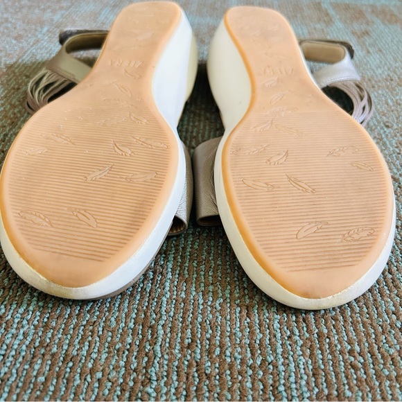 Ziera Greige Taupe Gayle Adjustable Straps Low Wedge Sandals, size 11.5 42 M - Picture 10 of 11